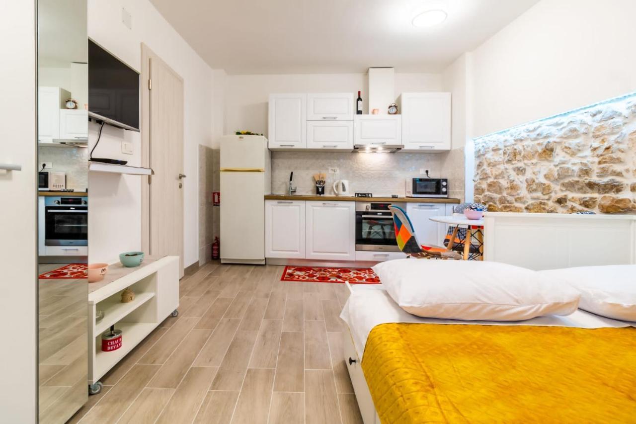 Studio Apartman Mirela Kastel Stafilic Kastela Exterior photo