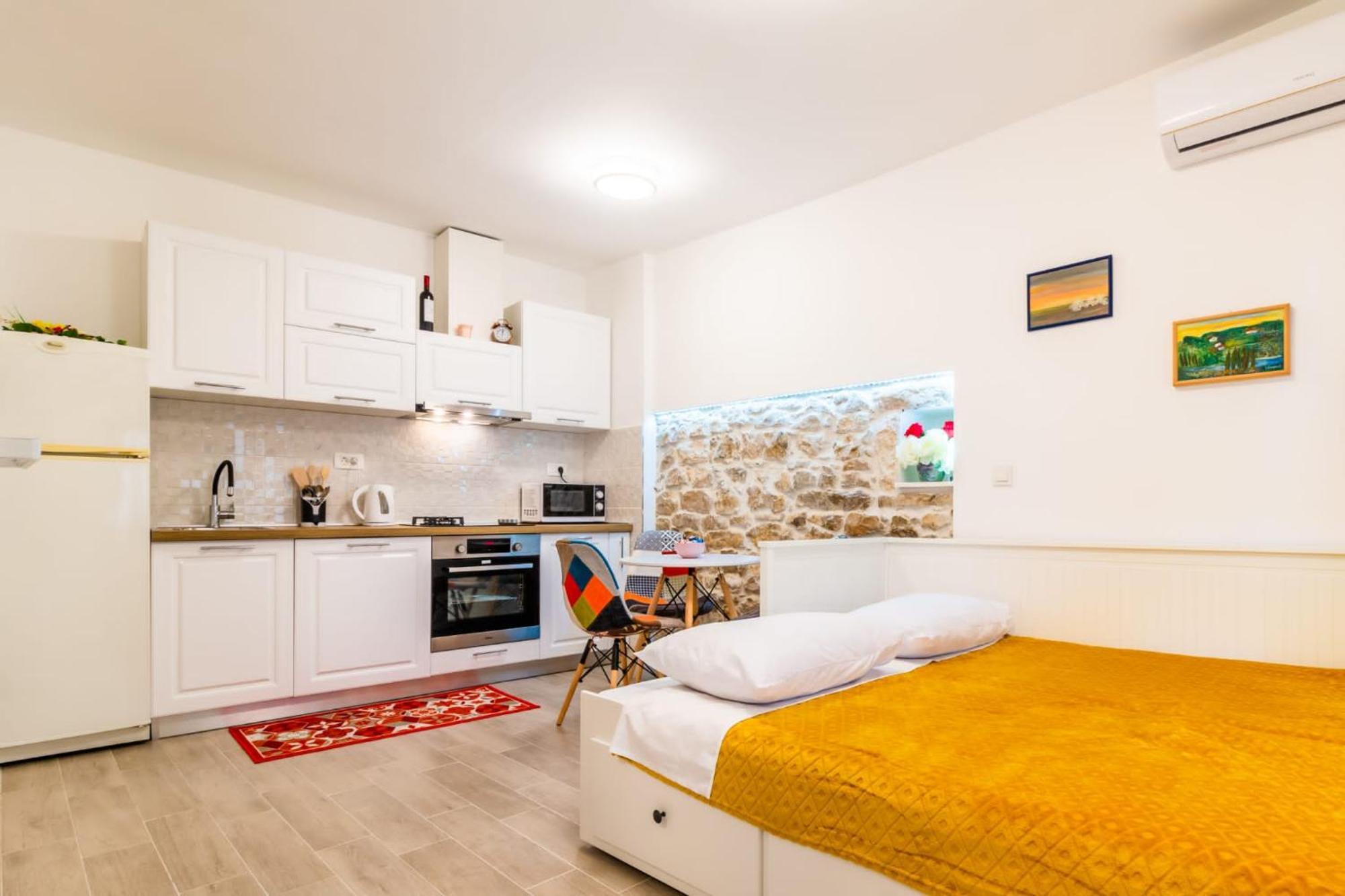Studio Apartman Mirela Kastel Stafilic Kastela Exterior photo